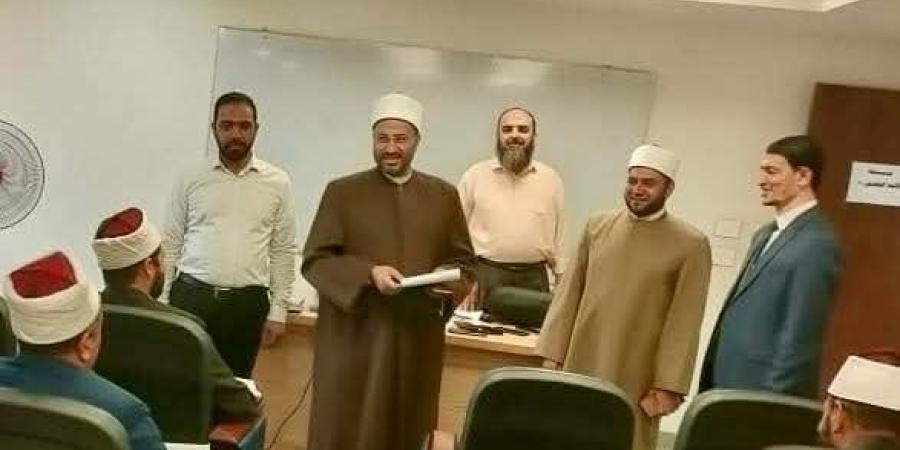 وعاظ الأزهر يؤدّون الاختبار الختامي لدورة مهارات الفتوى العملية بأكاديمية الأزهر العالمية - هرم مصر