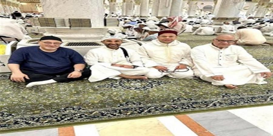 قبل الصعود لجبل عرفات.. نجوم الفن يؤدون مناسك الحج - هرم مصر