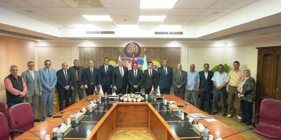جهاز تنمية المشروعات يبحث دعم أصحاب المشروعات الصغيرة بمطروح - هرم مصر
