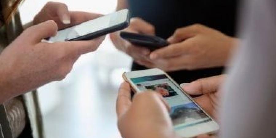 توقعات بتراجع شحنات الهواتف الذكية عالميًا في ظل تفاقم التوترات الجمركية - هرم مصر