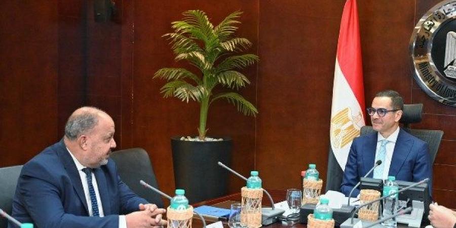 وزير الاستثمار يبحث مع ممثلي قطاع القطن سبل دعم الزراعة والتصدير - هرم مصر