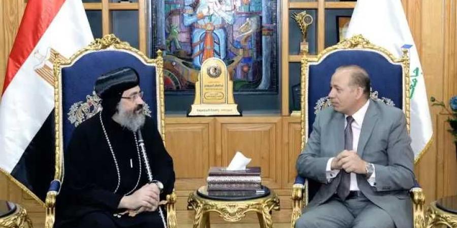 رئيس جامعة المنصورة يستقبل نيافة الأنبا أكسيوس للتهنئة بعيد الأضحى المبارك - هرم مصر