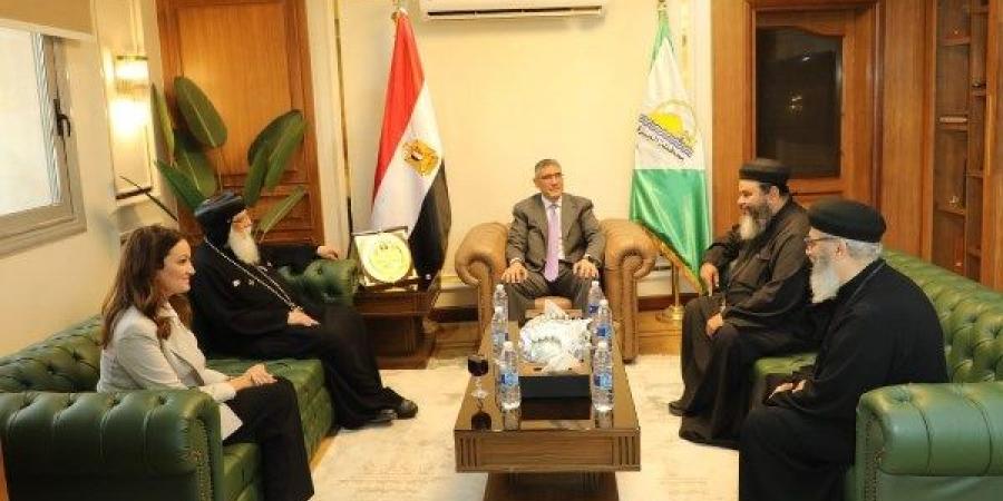 محافظ الجيزة يستقبل وفود الكنائس بالمحافظة للتهنئة بعيد الأضحى المبارك - هرم مصر