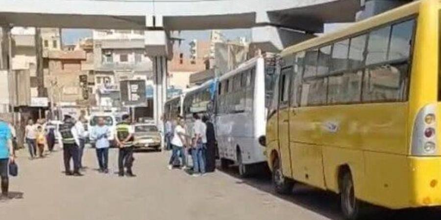 لدعم منظومة النقل.. توفير 10 ميني باص من مطرانية ملوي لخدمة الأهالي - هرم مصر