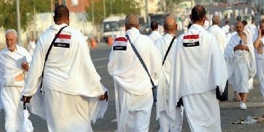 الحجاج يقفون على عرفة لأداء الركن الأعظم في فريضة الحج - هرم مصر