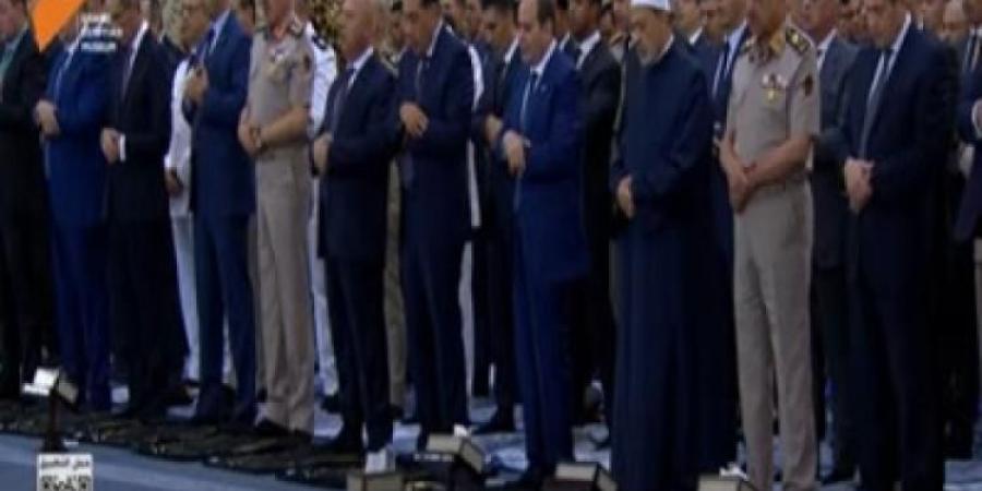 الرئيس السيسي يؤدي صلاة عيد الأضحى في مسجد مصر الكبير بالعاصمة الإدارية - هرم مصر