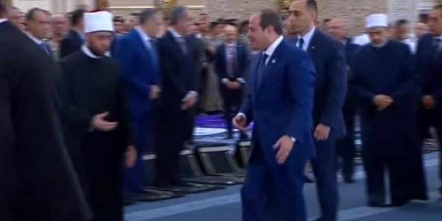 الرئيس السيسي يغادر مسجد مصر بالعاصمة الإدارية بعد أداء صلاة عيد الأضحى - هرم مصر