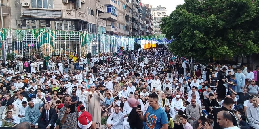 أجواء مبهجة في صلاة العيد في الساحات الشعبية بالإسكندرية - هرم مصر