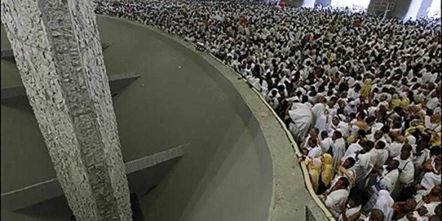 بعد عرفات والمزدلفة ..الحجاج يرمون جمرة العقبة - هرم مصر