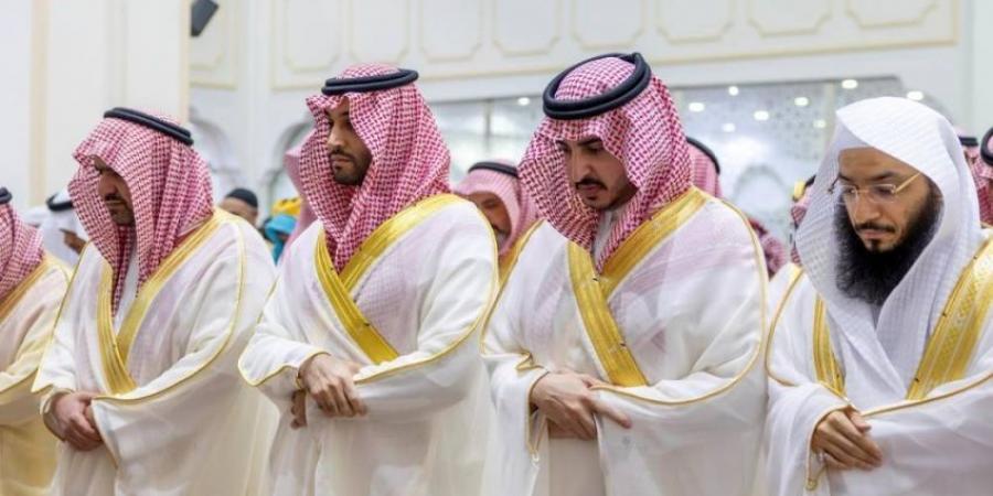 أمير منطقة الجوف ونائبه يؤدّيان صلاة عيد الأضحى - هرم مصر