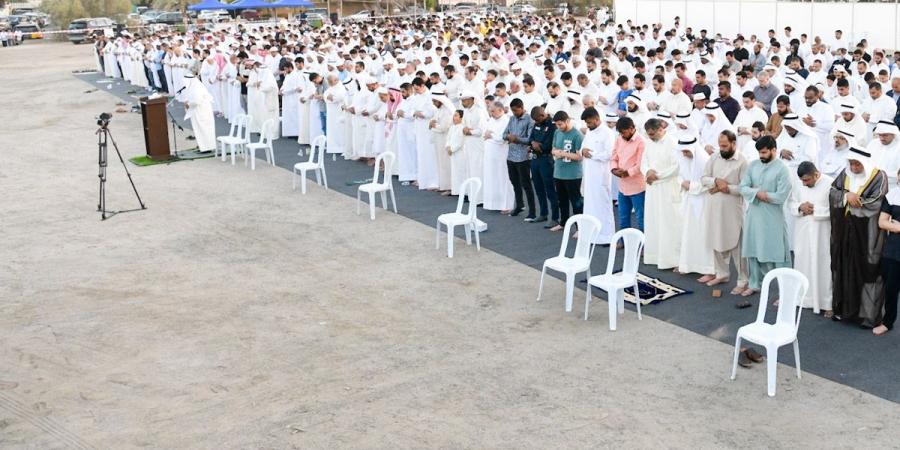 أهل الكويت يؤدون صلاة عيد الأضحى وسط أجواء روحانية مفعمة بالإيمان - هرم مصر