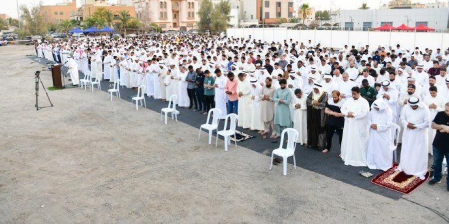 أهل الكويت يؤدون صلاة عيد الأضحى المبارك وسط أجواء روحانية مفعمة بالإيمان - هرم مصر