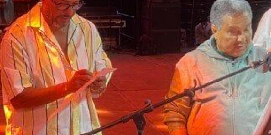 محمد عبده «فنان العرب» والمايسترو هاني فرحات فى حفل غنائي ضخم بـ «دبي».. الليلة - هرم مصر