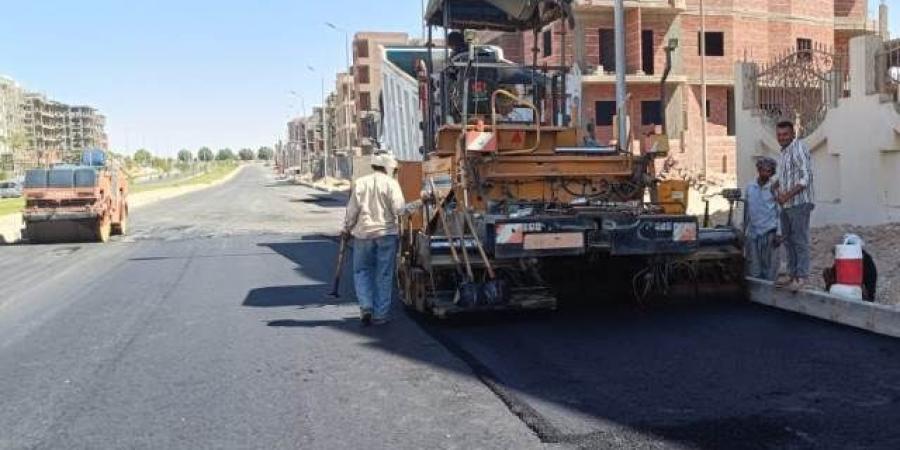 رئيس جهاز سوهاج الجديدة يكشف عن أحدث مشروعات الطرق بالمدينة.. صور - هرم مصر