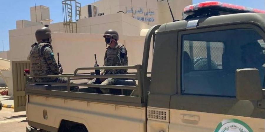الأفواج الأمنية بجازان تقبض على مخالف لتهريبه مواد مخدرة - هرم مصر