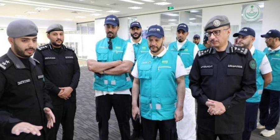 مساعد وزير الموارد البشرية للخدمات المشتركة يزور مركز العمليات الأمنية الموحدة (911) بمنطقة مكة المكرمة - هرم مصر