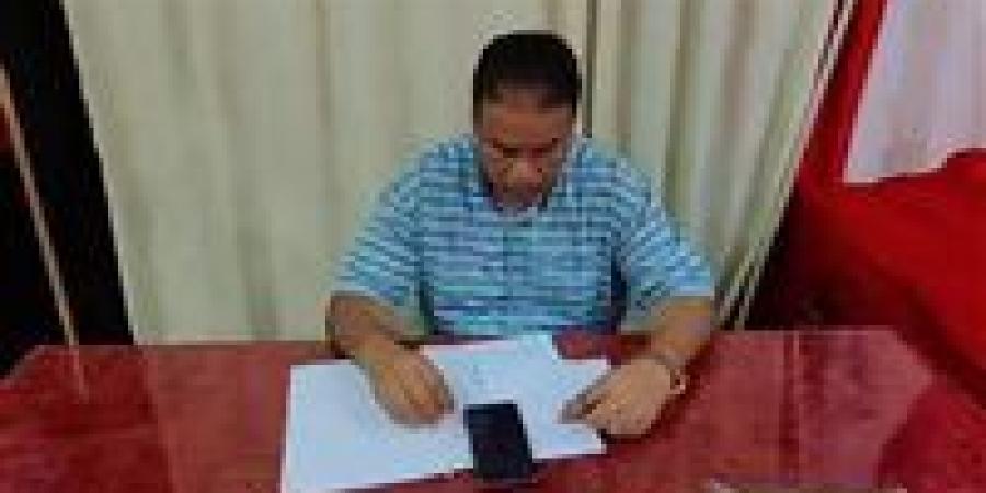 "بمكالمة تهنئة وتشجيع".. مدير ثانوية بنات نجع حمادي يطلق مبادرة لتحفيز الطالبات المتفوقات - هرم مصر