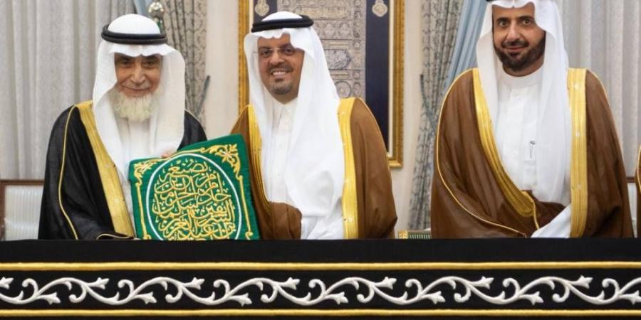 نائب أمير مكة يُسلم كسوة الكعبة المشرفة لسدنة بيت الله الحرام - هرم مصر