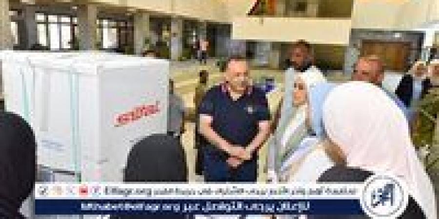 محافظ أسيوط يسلم جهاز عروسة لفتاه من الأسر الأولى بالرعاية - هرم مصر