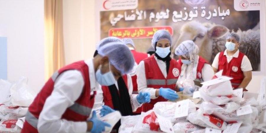 20 ألف أسرة..  الهلال الأحمر  يوزع أضاحي العيد على الأولى بالرعاية - هرم مصر