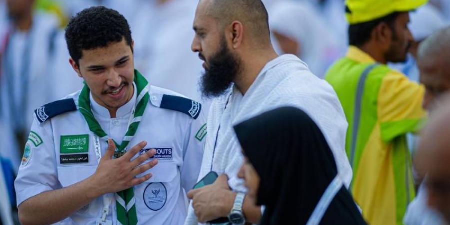 الكشافة يواصلون إرشاد الحجاج التائهين في مشعر منى - هرم مصر