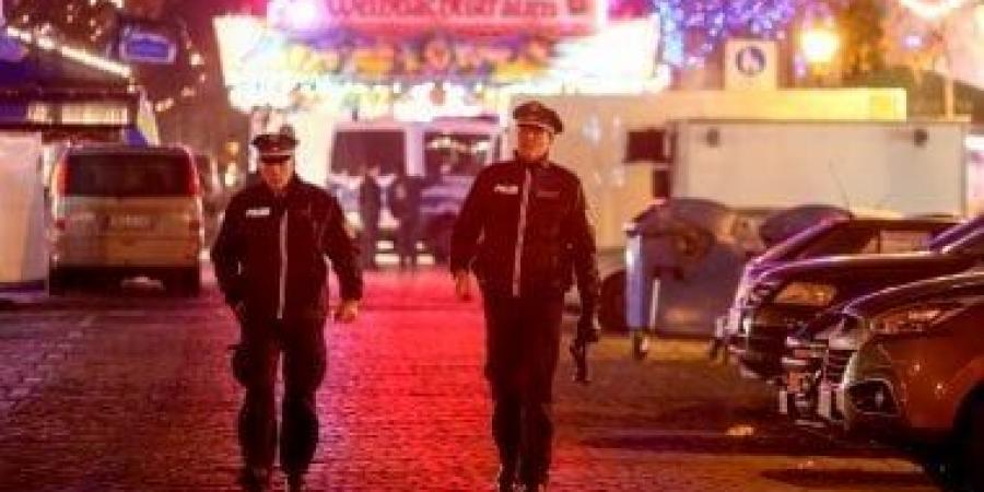 الشرطة الألمانية تطلق النار على امرأة طعنت العديد من رواد مهرجان للخمور - هرم مصر