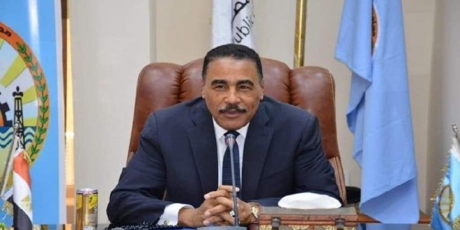 محافظ مطروح: إقالة نائب مدينة براني وإحالة مدير النظافة للتحقيق - هرم مصر