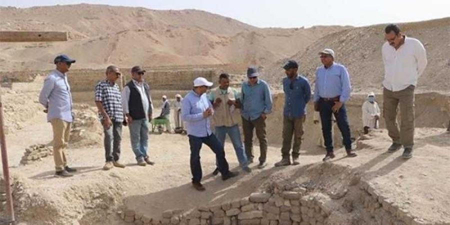 الأمين العام للمجلس الأعلى للآثار يتفقد ”المقاصير الجنوبية” بمعبد الأخ منو وأعمال الحفائر الأثرية - هرم مصر
