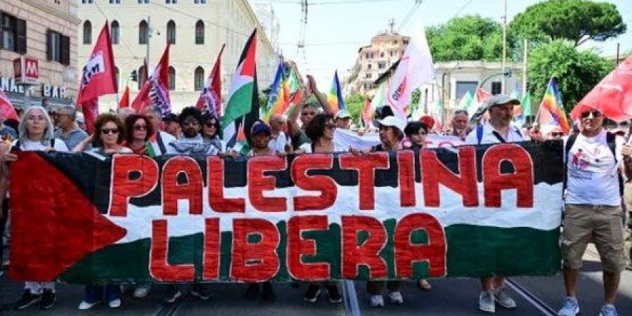 أوقفوا التواطؤ.. مئات الآلاف يتظاهرون في روما احتجاجاً على حرب الإبادة بغزة - هرم مصر