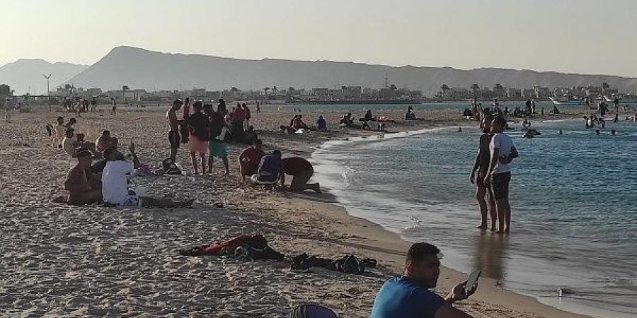 شاهد.. آلاف المواطنين في شواطئ وحدائق جنوب سيناء احتفالا بالعيد - هرم مصر
