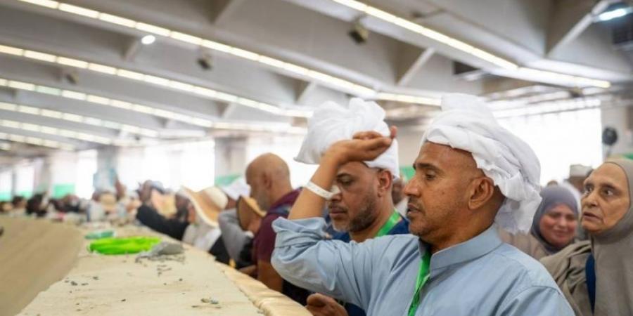 ضيوف برنامج خادم الحرمين يرمون الجمرات الثلاث في ثاني أيام التشريق - هرم مصر