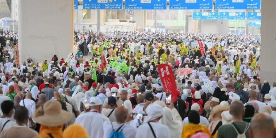 حجاج الجمعيات يختتمون رمي الجمرات تحت إجراءات تنظيمية ميسرة - هرم مصر