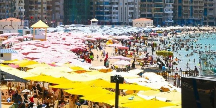إقبال كثيف على الإسكندرية خلال عيد الأضحى وسط استعدادات مكثفة لاستقبال الزائرين - هرم مصر