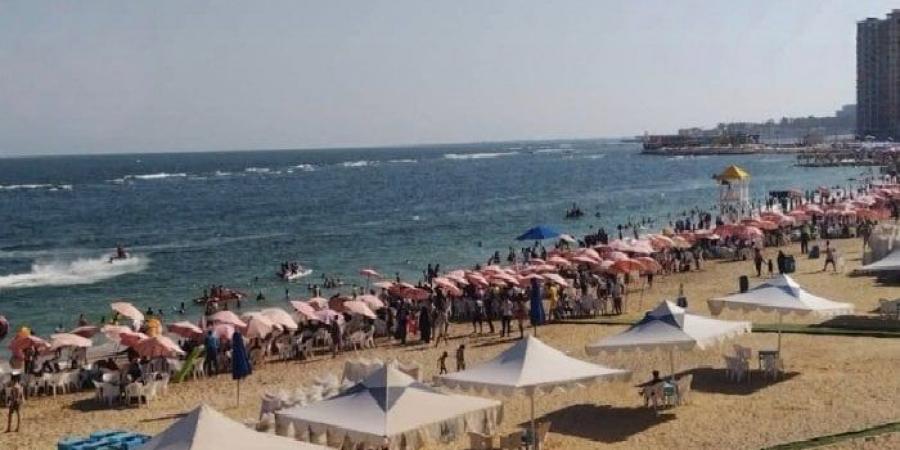 وسط أجواء مبهجة.. شواطئ الإسكندرية تستقبل زوارها في رابع أيام عيد الأضحى المبارك - هرم مصر