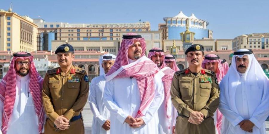 أمير المدينة يقف ميدانيًا على منظومة العمل في المسجد النبوي - هرم مصر