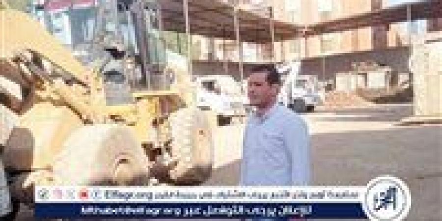 في إجازة عيد الأضحى.. نائب رئيس مركز نجع حمادي يتابع جاهزية المعدات وانضباط العمل - هرم مصر