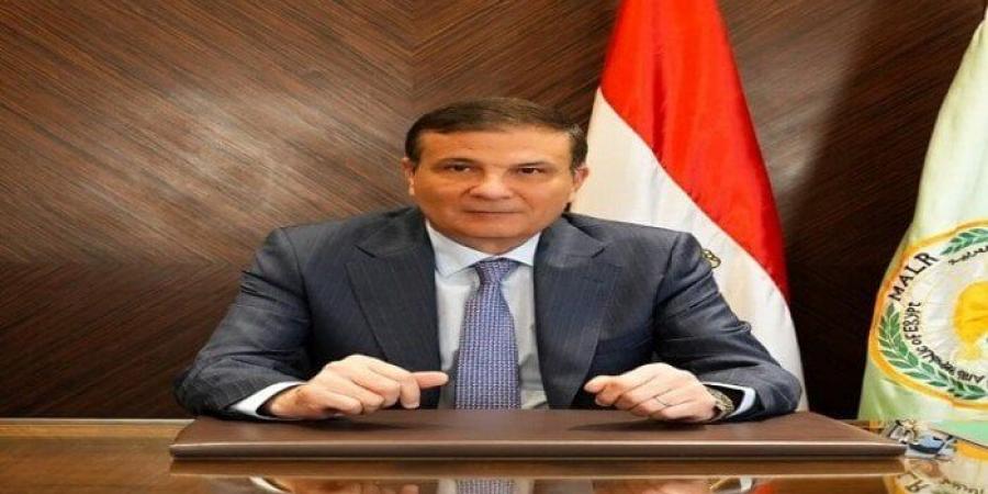 وزير الزراعة ومحافظ سوهاج يزوران المهندس المعتدى عليه بمستشفى الجامعة - هرم مصر