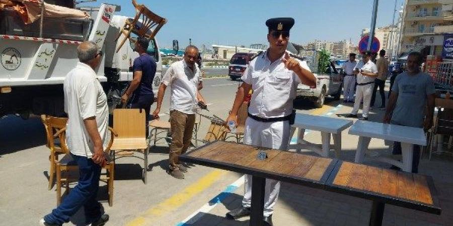 حملة مكبرة لرفع إشغالات الطريق المخالفة على كورنيش مرسى مطروح - هرم مصر