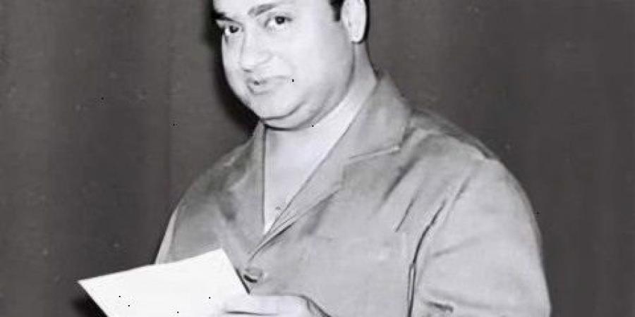 ذكرى رحيل ..صاحب الألف حنجرة..“يا ميت لطافة يا تمر حنة”..أول أغانى محمد قنديل للإذاعة - هرم مصر