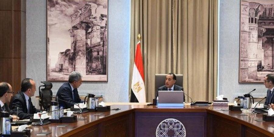 رئيس الوزراء يستعرض الفرص الاستثمارية بقطاعي السياحة والآثار - هرم مصر