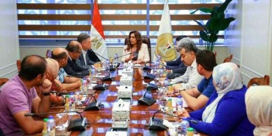 وزيرة التنمية تتابع سير العمل في منظومة المراكز التكنولوجية بالمحافظات - هرم مصر