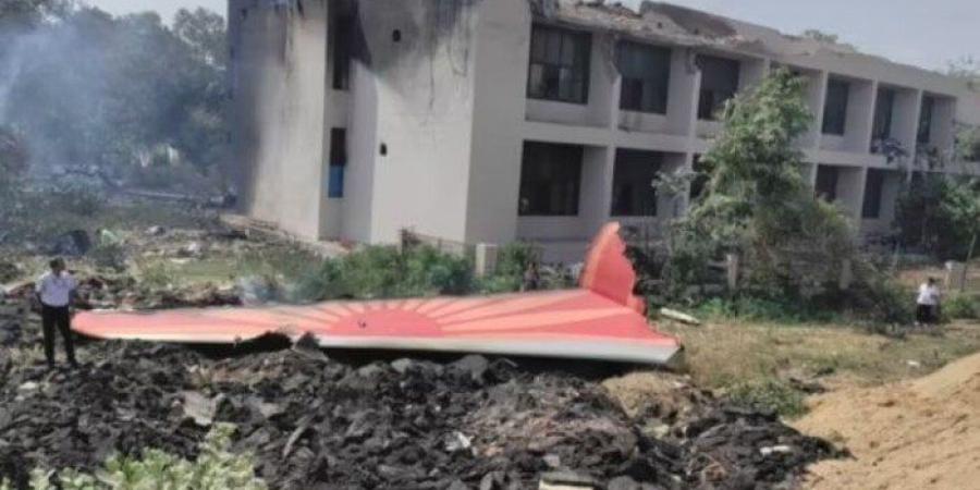 الشرطة الهندية: ارتفاع عدد قتلى حادث الطائرة المنكوبة إلى 290 شخصا حتى الآن - هرم مصر
