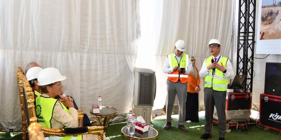 محافظ الفيوم ورئيسة وفد الاتحاد الأوروبي يتفقدان مشروع إحلال وتجديد محطة معالجة الصرف الصحي بقرية أبو جنشو - هرم مصر