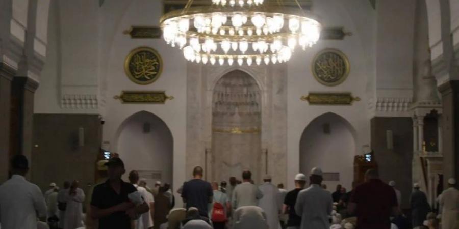 توافد الحجاج من مختلف الجنسيات على مسجد قباء - هرم مصر