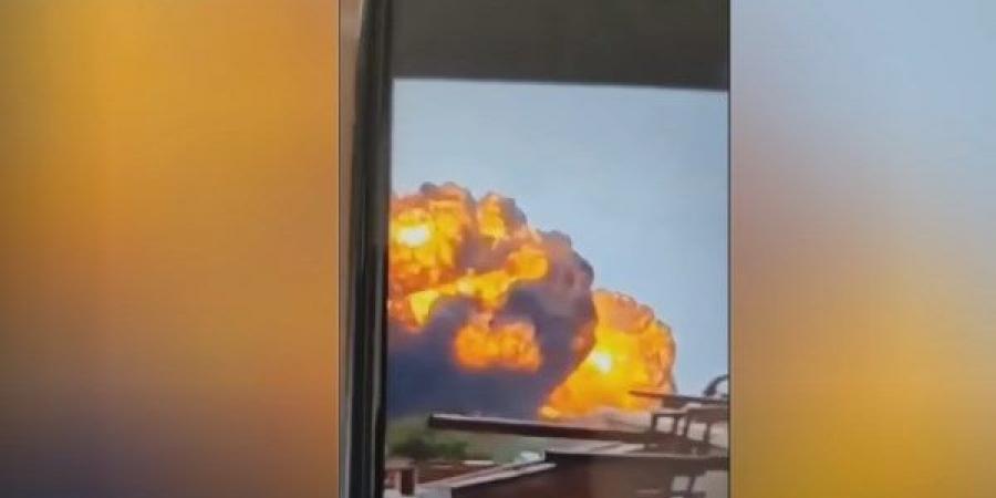 لحظة سقوط الطائرة الهندية وعلى متنها أكثر من 200 شخص - هرم مصر
