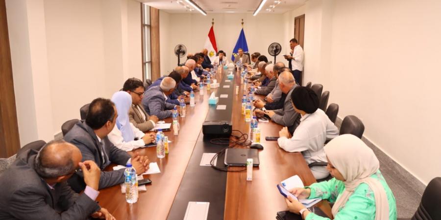 وزير الشباب ومحافظ دمياط يجتمعان مع نواب مجلسي النواب والشيوخ - هرم مصر