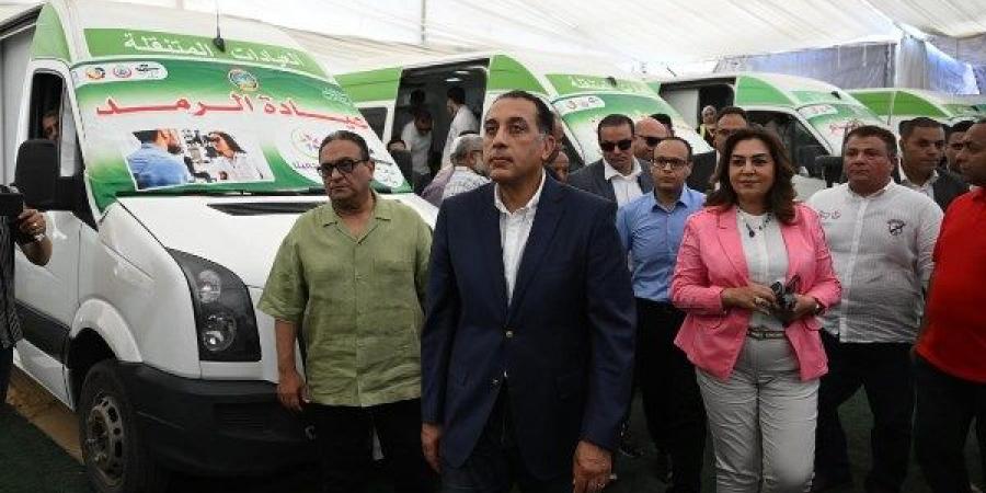رئيس الوزراء يتفقد مشغل البحراوية بقرية زاوية صقر بـ أبو المطامير - هرم مصر