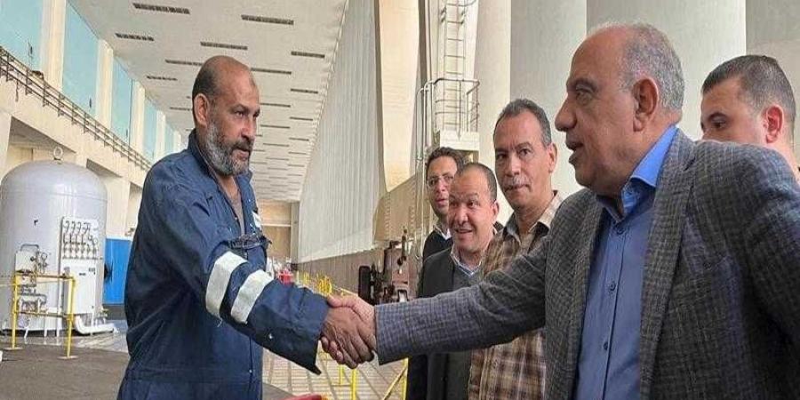 وزير الكهرباء يتفقد محطة توليد كهرباء السد العالي بمحافظة أسوان - هرم مصر