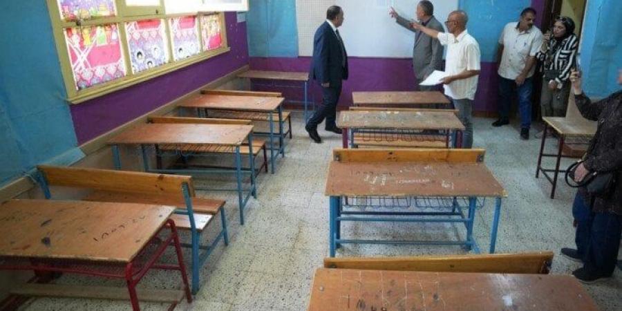 محافظ أسيوط يتابع جاهزية المدارس والكنترول لامتحانات الثانوية العامة 2025 - هرم مصر