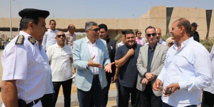 «الجيزة تتأهب للافتتاح العالمي».. محافظ الجيزة يتابع اللمسات النهائية لطرق المتحف المصري الكبير - هرم مصر